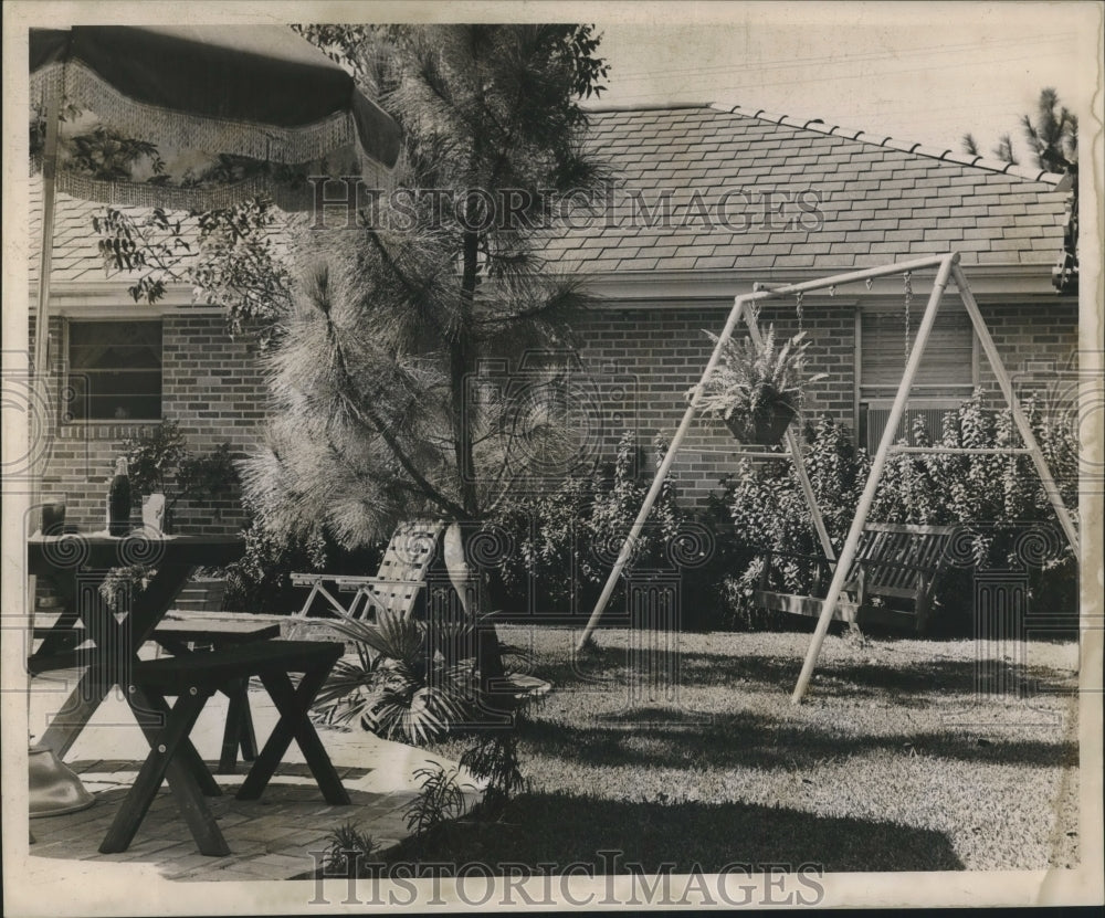 1961 Press Photo Back Yard of Mrs. F. M. Copeland&#39;s Home in Metairie Louisiana- Historic Images