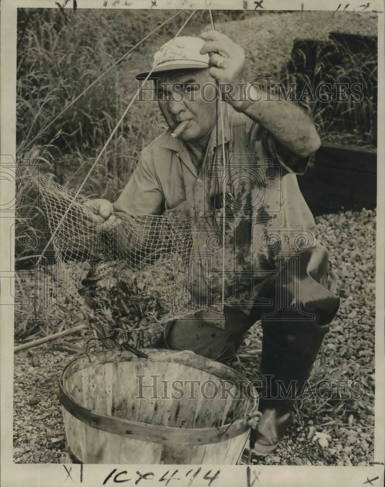 1967 Press Photo The proof&#39;s in the catch- Crawfishing - noa77169- Historic Images