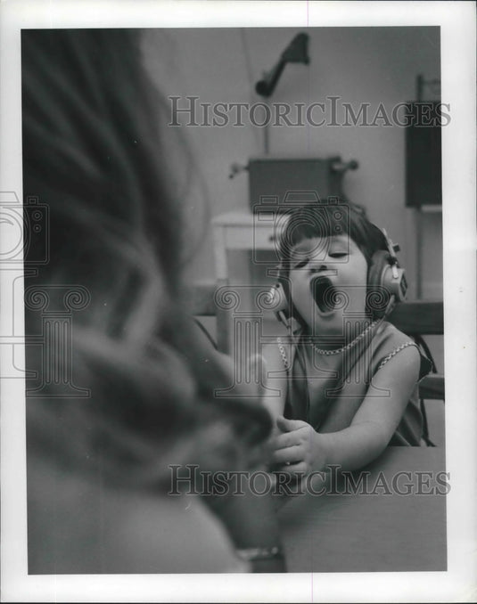 1969 Press Photo Julie Bryant, 3 years old, in a process of saying "rabbit"