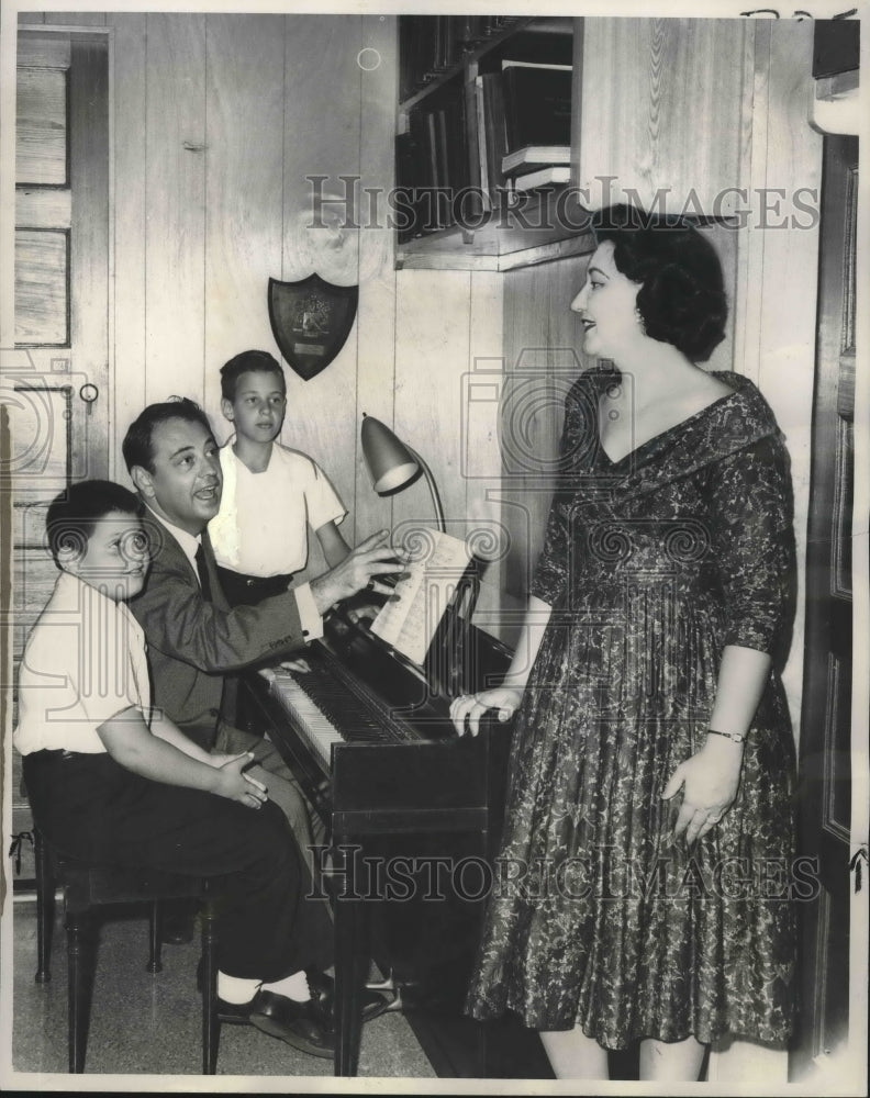 1964 Press Photo Singer Director Arthur Cosenza with Wife Marietta and Children- Historic Images