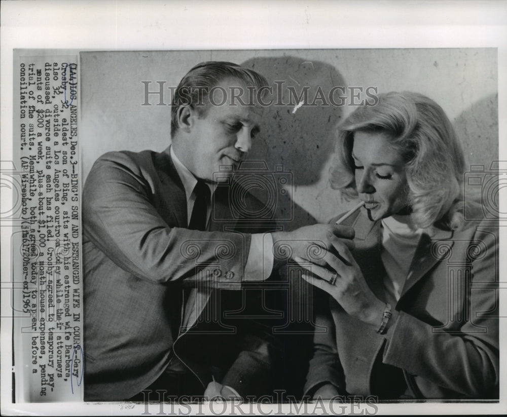 1965 Press Photo Gary Crosby with estranged wife Barbara outside courtroom- Historic Images