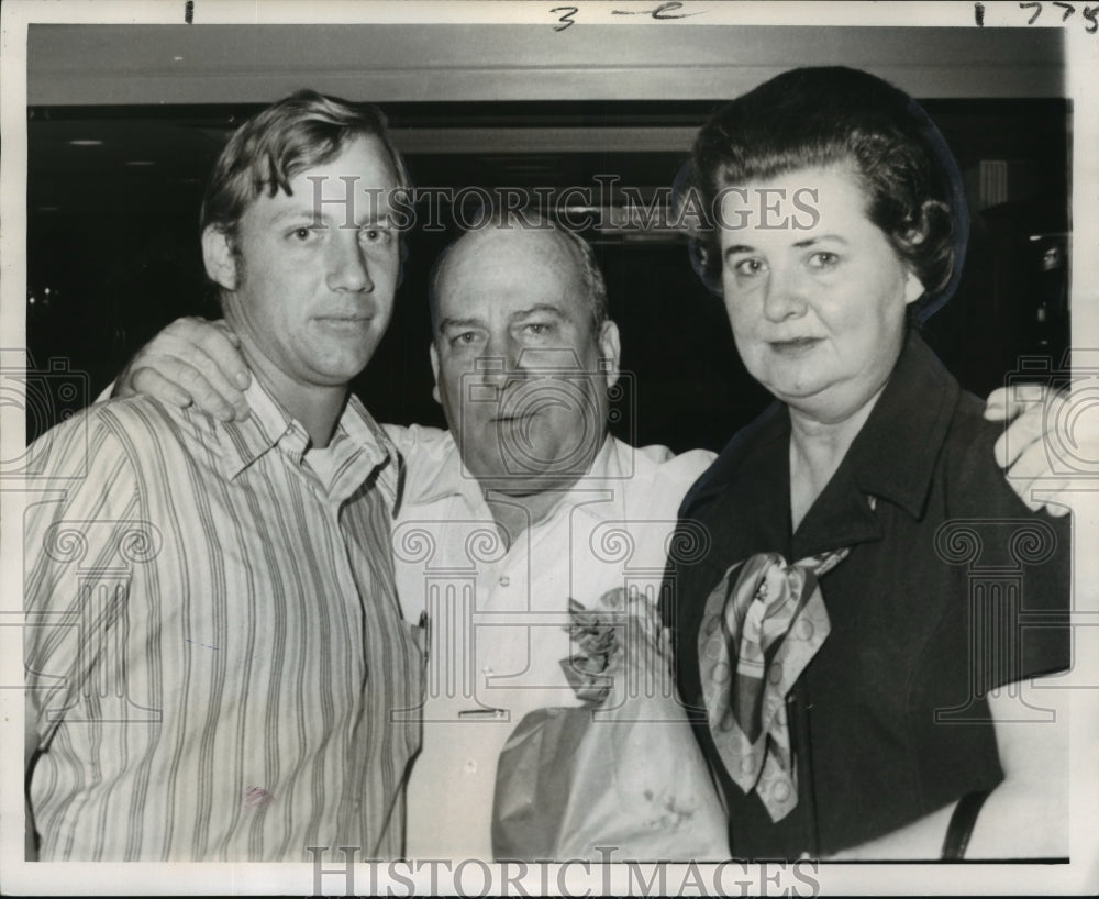  Press Photo Attorney General Jack P. F. Gremillion leaves Monteleone Hotel - Historic Images