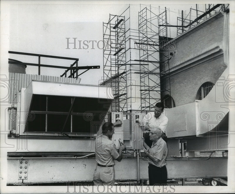 Load image into Gallery viewer, 1968 Press Photo Workmen work on air-conditioning unit atop Municipal Auditorium
