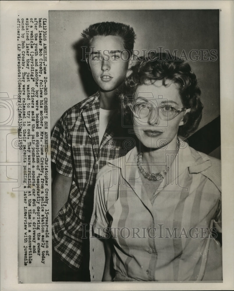 1958 Press Photo Christopher Crosby &amp; mother Mrs. June at a police station- Historic Images