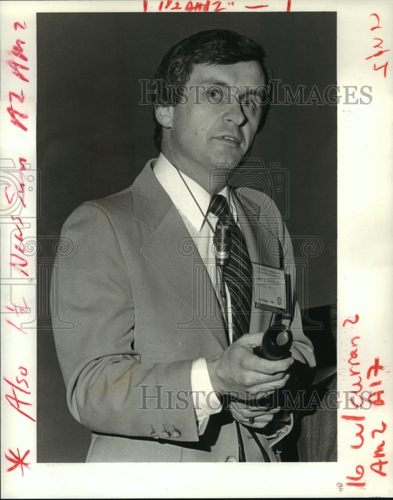 1986 Press Photo Dr. James Curran, director at Federal Centers Disease Control- Historic Images