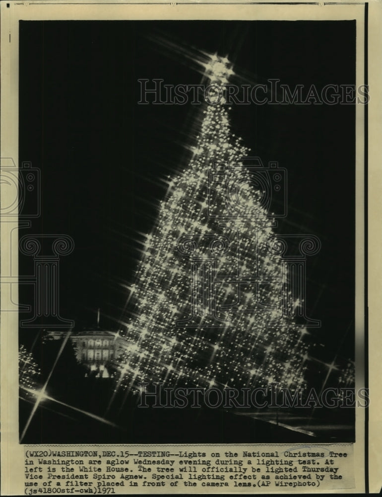 1971 Press Photo Lights testing on the National Christmas Tree in Washington DC