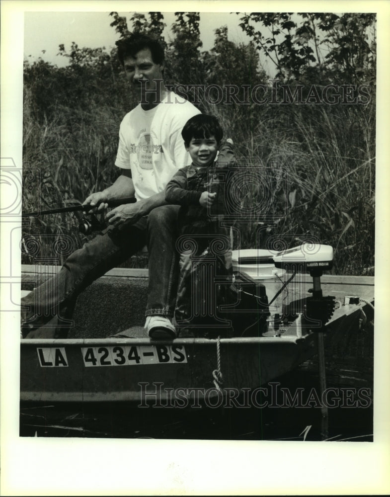 1991 Press Photo James Crippen, Jr. &amp; James Crippen III fishing in Pearl River- Historic Images