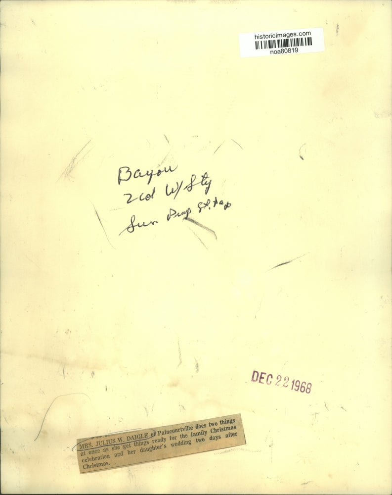 1968 Press Photo Mrs Julius W Daigle prepares for Christmas and a wedding