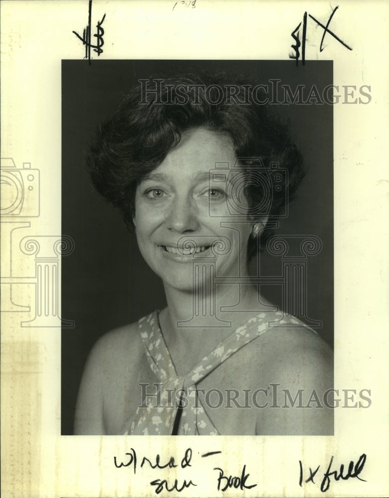 1983 Press Photo Mrs. Joseph Darlak, president of Faculty Wives&#39; Club- Historic Images