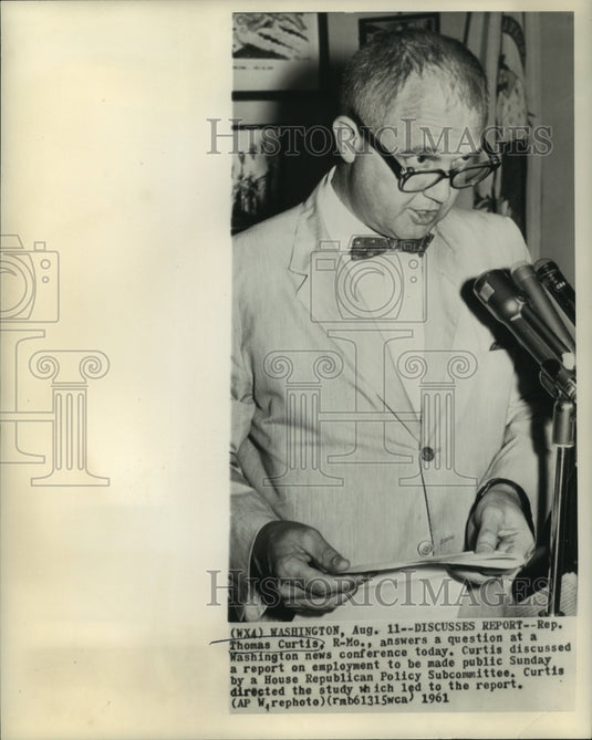 1961 Press Photo Rep. Thomas Curtis answering questions at Washington news conf.