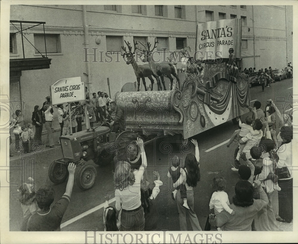 1971 Press Photo Santa&#39;s Circus Parade in New Orleans, Louisiana - noa81558