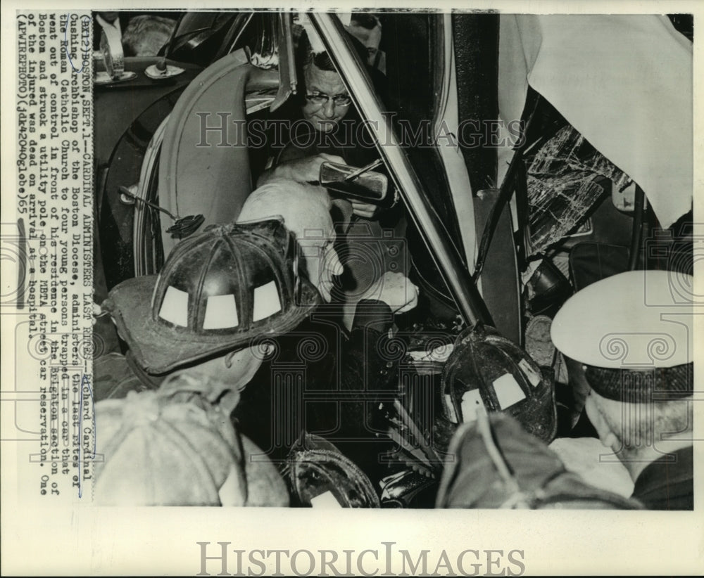 1965 Press Photo Cardinal Cushing administers last rites to persons trapped