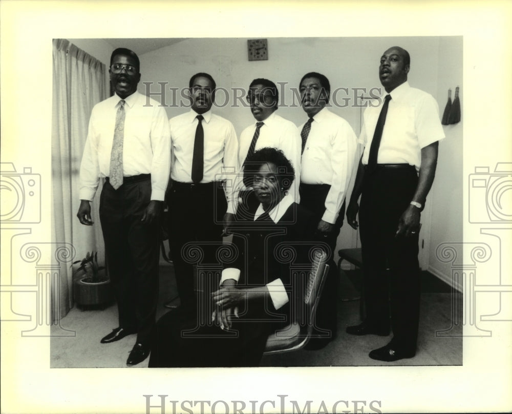 1990 Press Photo Crusaders For Christ Gospel singers at Shirly Cain&#39;s home- Historic Images