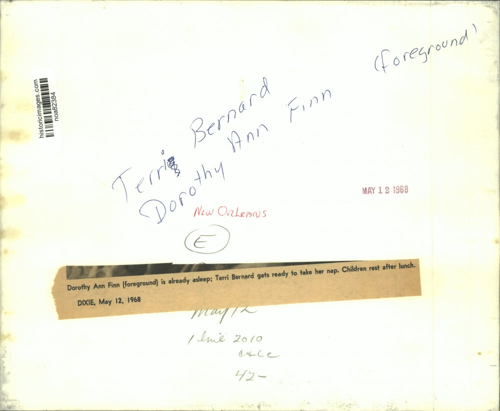 1968 Press Photo Nap time for Dorothy Ann Finn and Terri Bernard at daycare