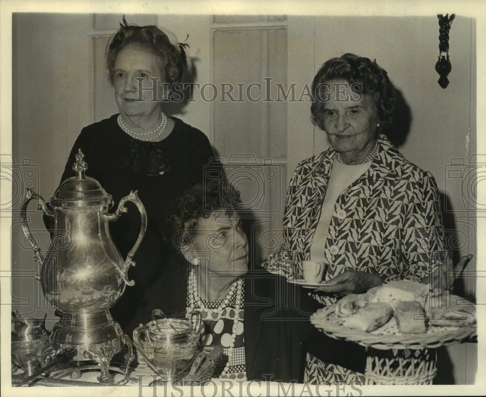 1973 Press Photo Mrs. Joseph A. Danna, Mrs. Duncan Parham and Mrs.Russell Cyark- Historic Images