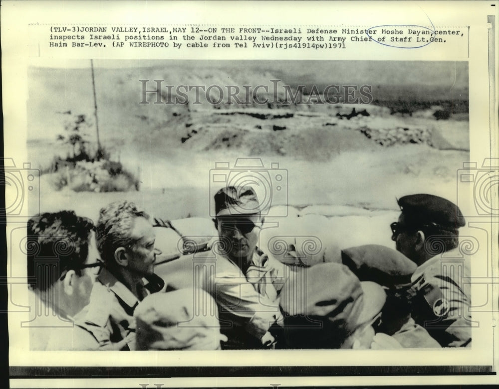 1971 Press Photo Israeli Defense Minister Moshe Dayan in the Jordan Valley - Historic Images