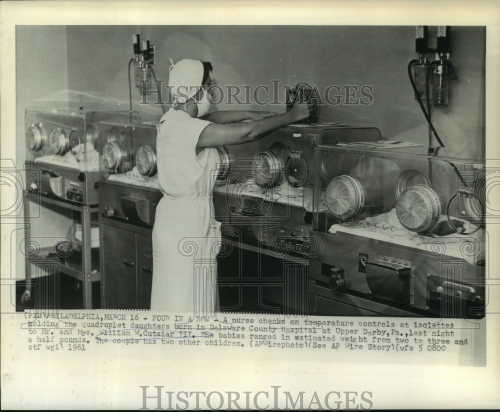 1961 Press Photo Nurse checks temperature controls of isolates hold quadruplets- Historic Images