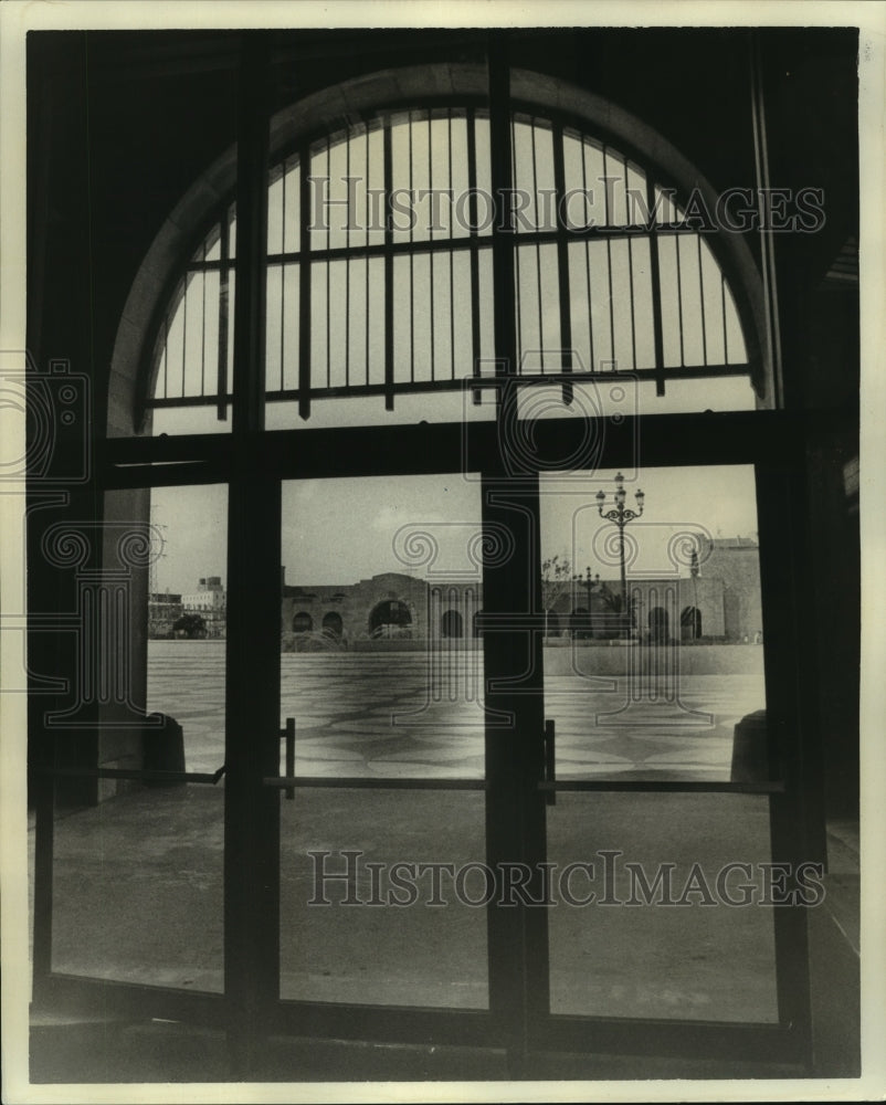  Press Photo International River Center entrance facing Spanish Plaza- Historic Images