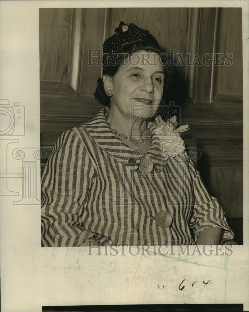 1964 Press Photo Mrs. Oliver Dabazies, President, hospital Women&#39;s Auxiliary.- Historic Images