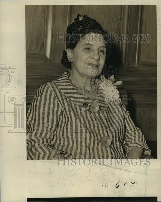 1964 Press Photo Mrs. Oliver Dabazies, President, hospital Women's Auxiliary.- Historic Images
