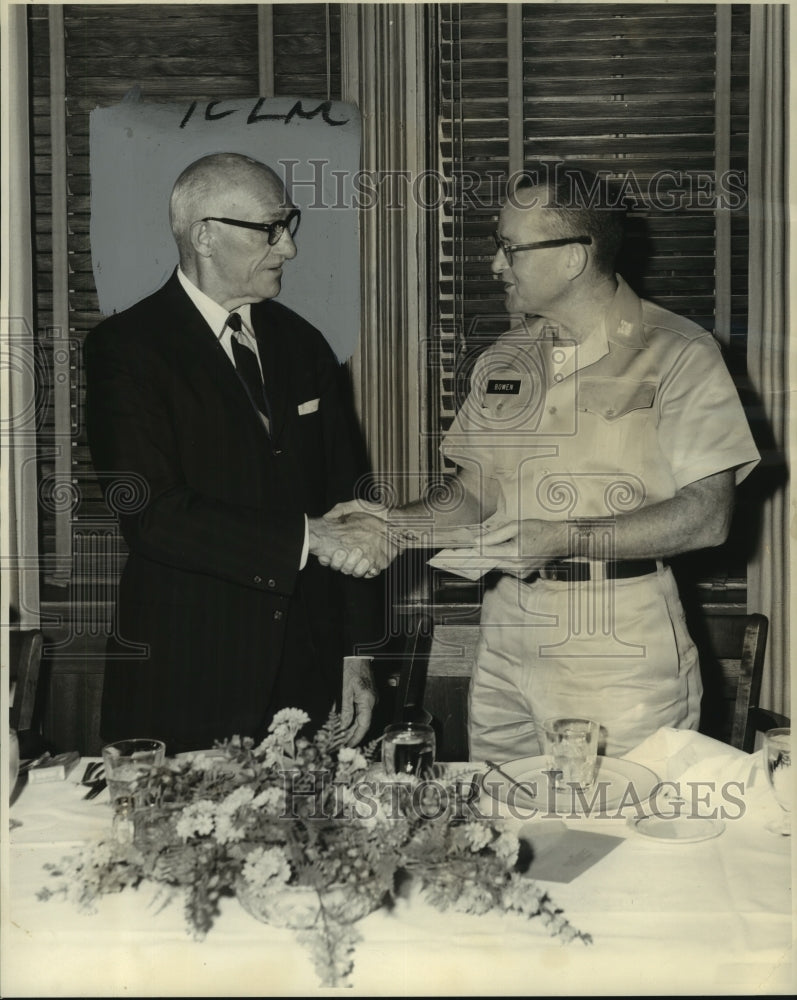 1964 Press Photo New Orleans chief of administrative services, Richard R. Day- Historic Images