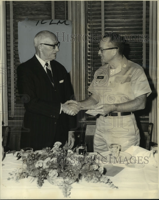 1964 Press Photo New Orleans chief of administrative services, Richard R. Day- Historic Images