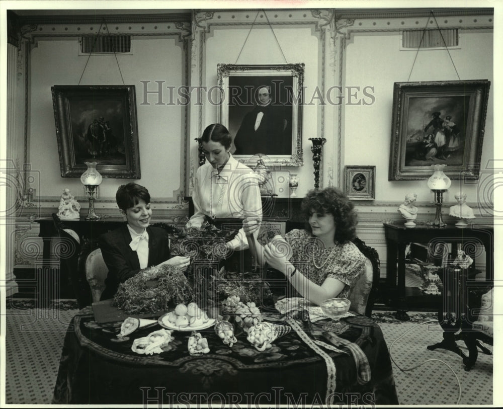 Press Photo Carolyn Bercier, Ann Masson, Sandra Dartus at Gallier House