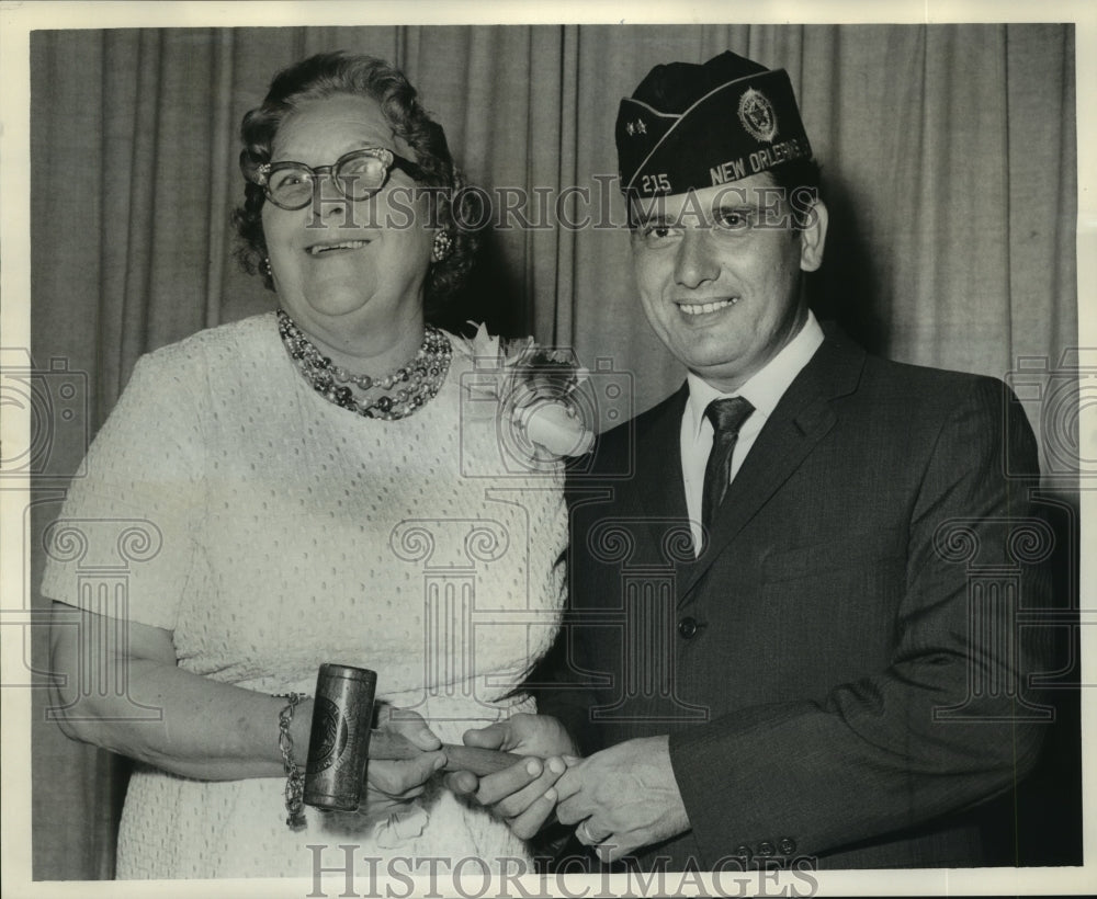 1963 Press Photo John Schmitt and Mrs. Vesta D&#39;Aunoy at Jerusalem Temple- Historic Images