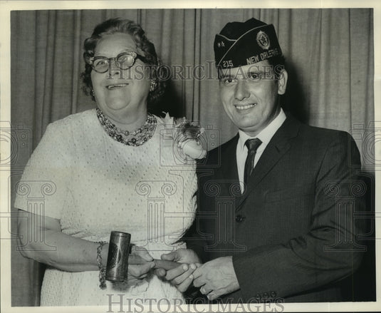 1963 Press Photo John Schmitt and Mrs. Vesta D'Aunoy at Jerusalem Temple- Historic Images