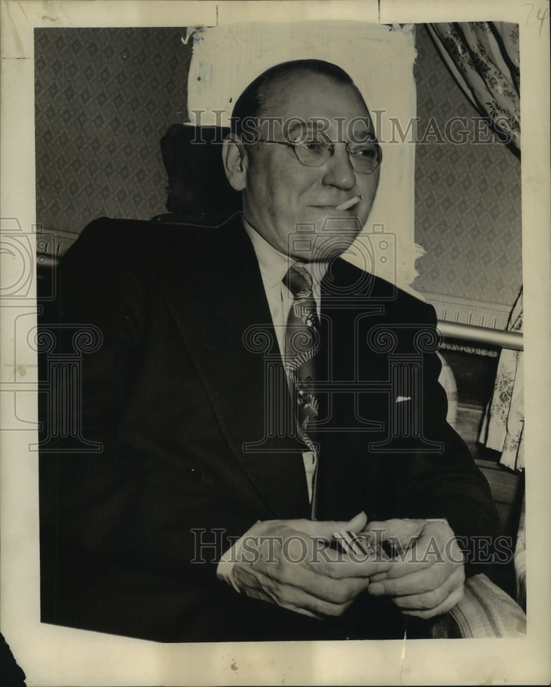 Load image into Gallery viewer, 1950 Press Photo Mayor Joseph M. Darst of St. Louis in New Orleans - noa84547
