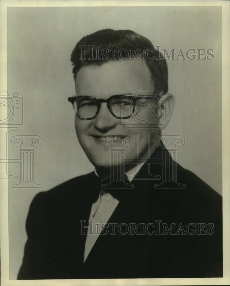 1960 Press Photo Dr. Ralph Dauterive, installed as president of the Kiwanis Club- Historic Images