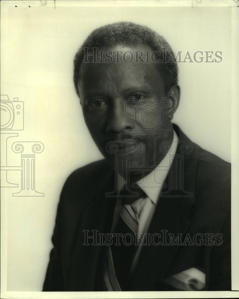 1984 Press Photo Narrator Frank Davis for New Orleans Philharmonic Symphony- Historic Images