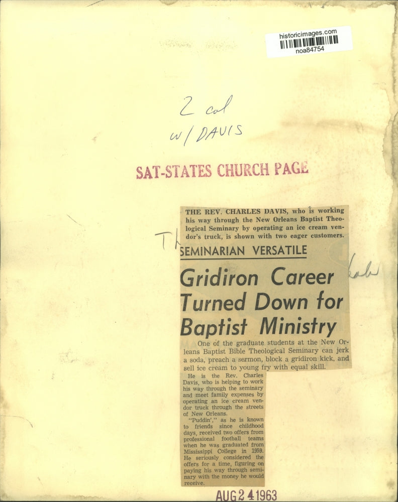 1963 Press Photo Reverend Charles Davis Sells Ice Cream to Boys From his Van