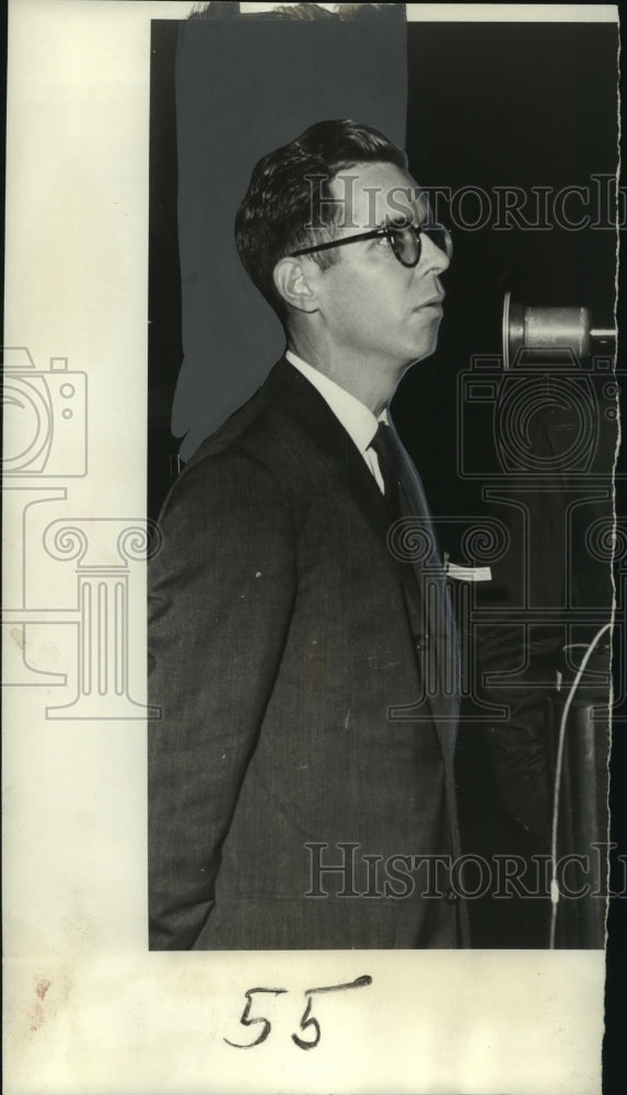 1960 Press Photo William David, professor at Tulane University, at the meeting