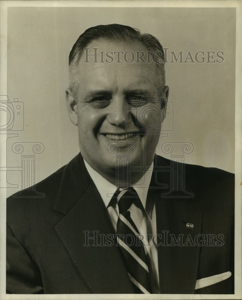 1950 Press Photo Richard B. Davis, Manager, Claims Division. Employment Security