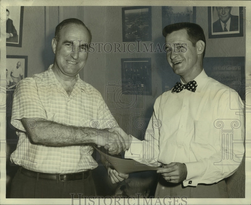 Load image into Gallery viewer, 1958 Press Photo Hal C. Decell receives award from R.C. Cook for newspaper work
