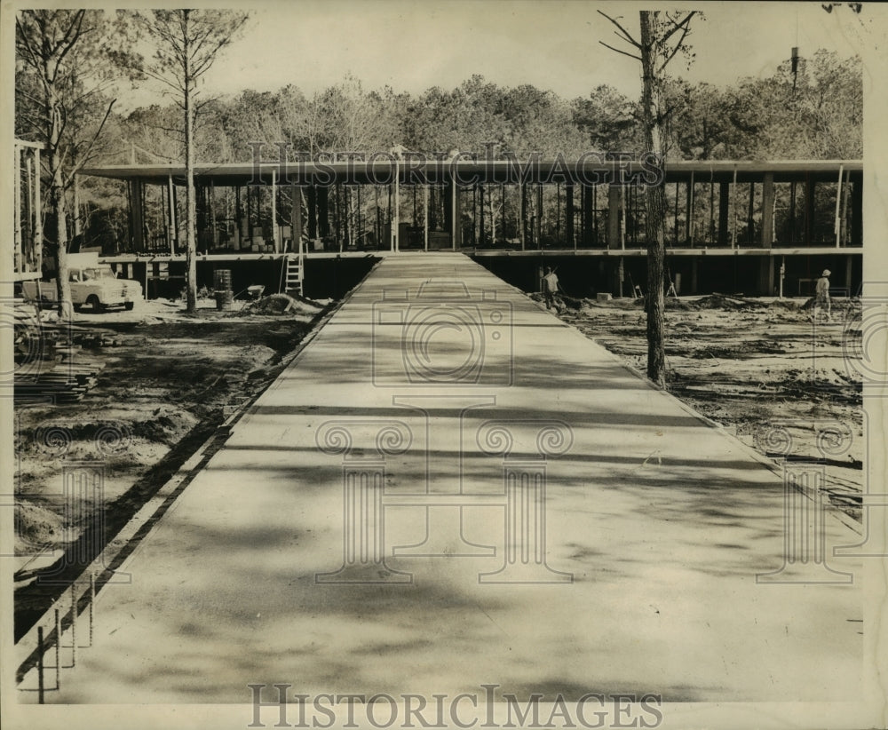 1963 Press Photo One of the elevated walkways connecting buildings in the center