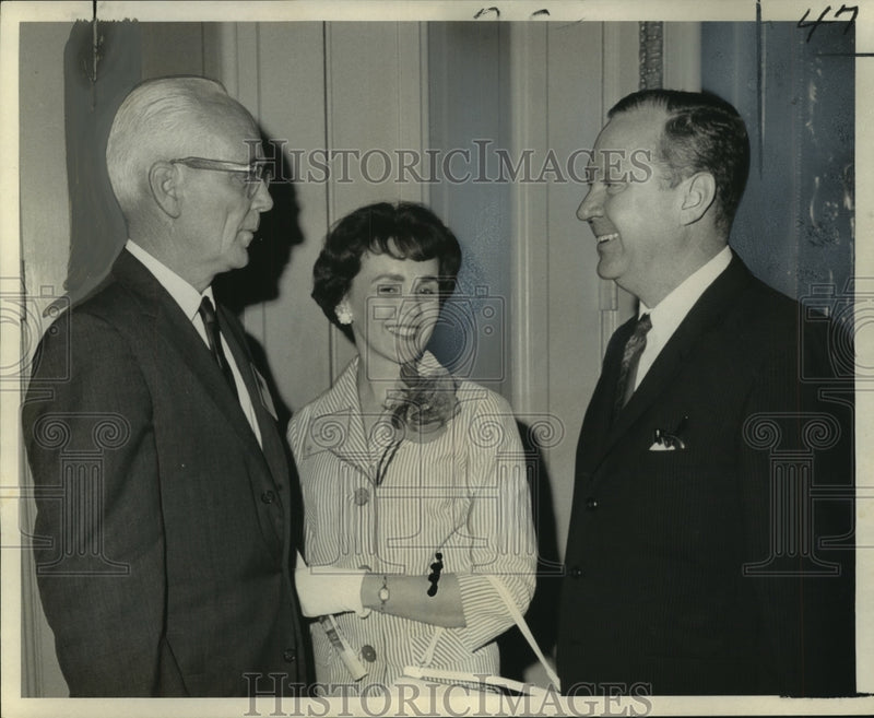 Load image into Gallery viewer, 1965 Press Photo Mrs. DeBessonet with others in Washington to receive award.
