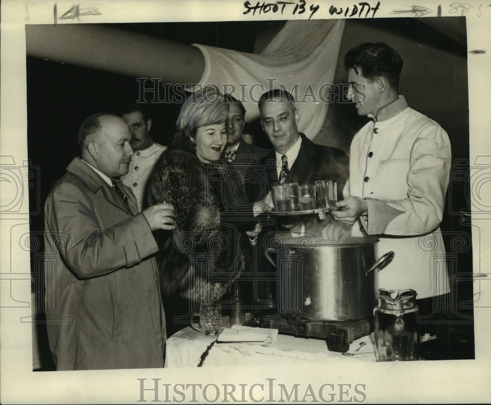 1948 Press Photo Guests enjoy hot rum punch served from steaming kettle.- Historic Images