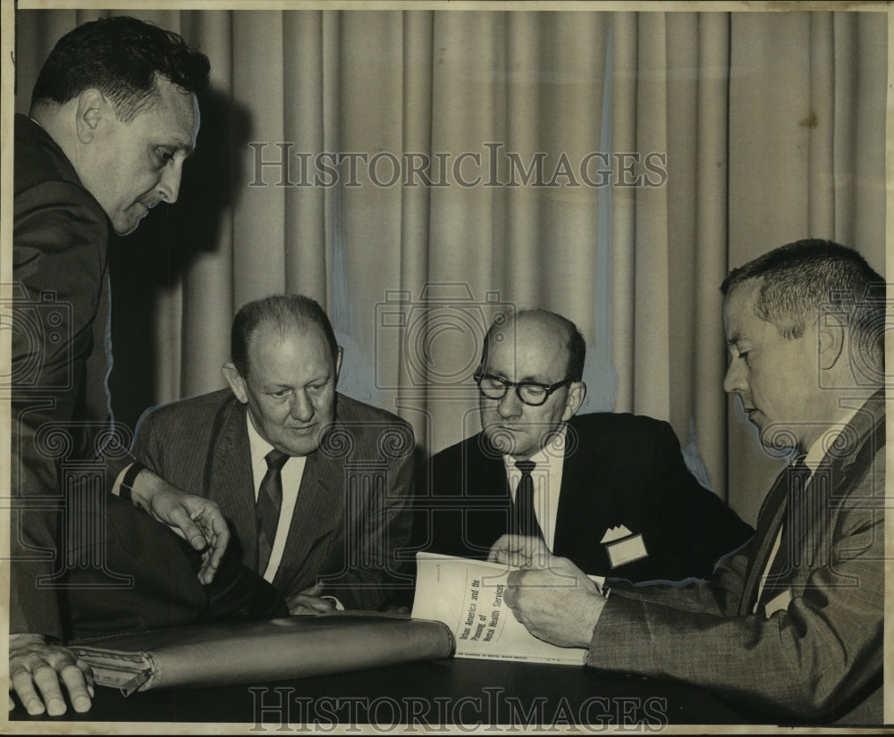 1966 Press Photo Bailey deBardeleben and others with Youth Problems Clinic