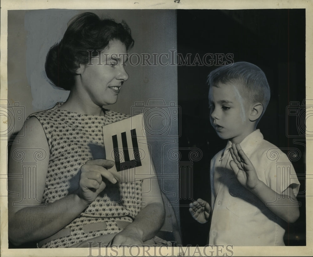  Press Photo Kenny tries vision test&#39;s second step with Mrs. George Meriwether - Historic Images