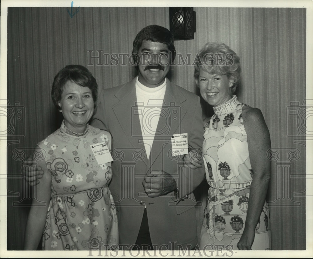 1975 Press Photo Jackie Delaney, Ed Hernandez, Betty Grayson pictured together- Historic Images