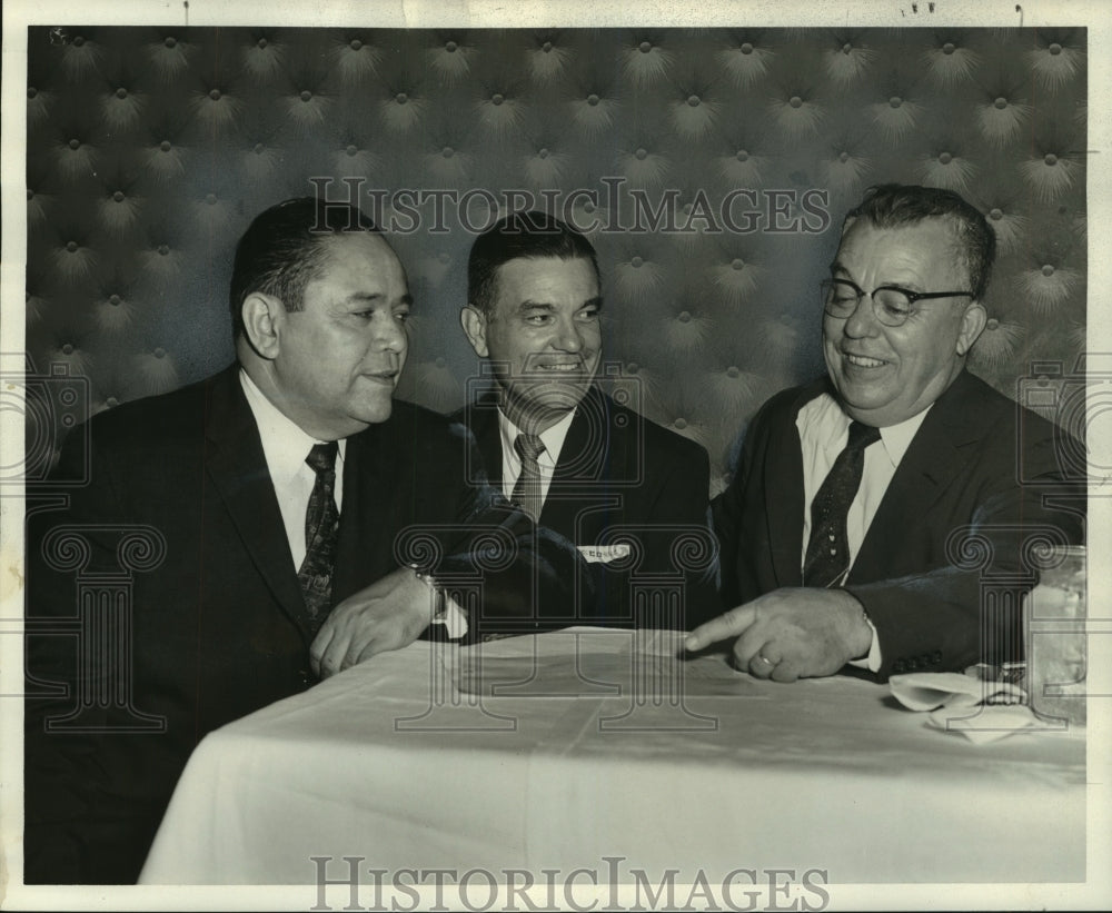 1958 Press Photo Delegates discuss United Fund campaign at labor leaders meeting- Historic Images