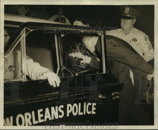 1960 Press Photo Betty Dennis in Police Car - noa86922- Historic Images