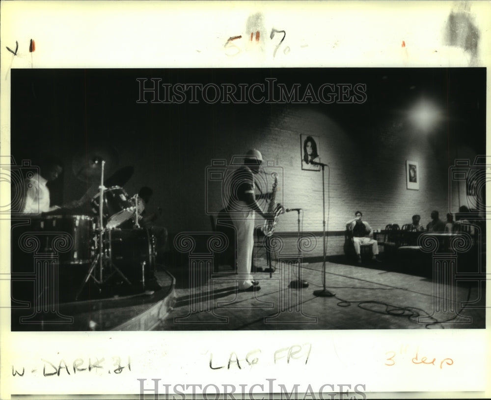 1991 Press Photo James Rivers plays at De Novo Club on St. Charles Avenue.- Historic Images