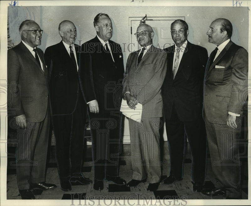 Load image into Gallery viewer, 1966 Press Photo Convocation Attendees Honoring Dr. Albert W. Dent - noa87001

