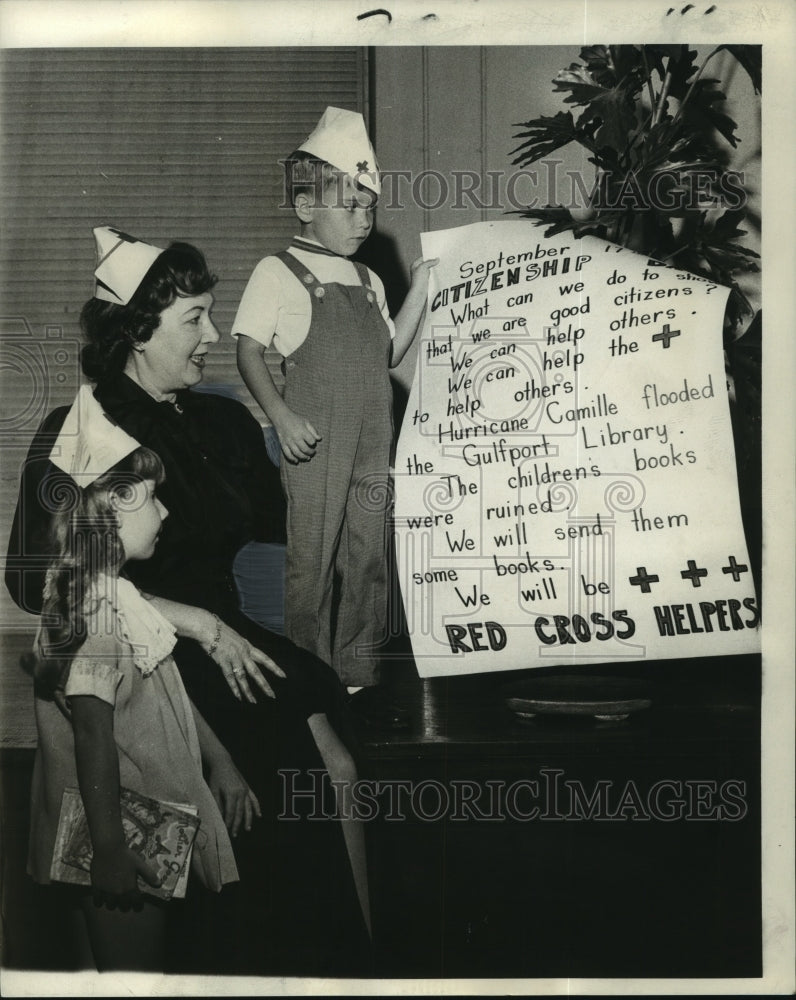 1969 Press Photo Red Cross Helpers Practice Good Citizenship First graders- Historic Images