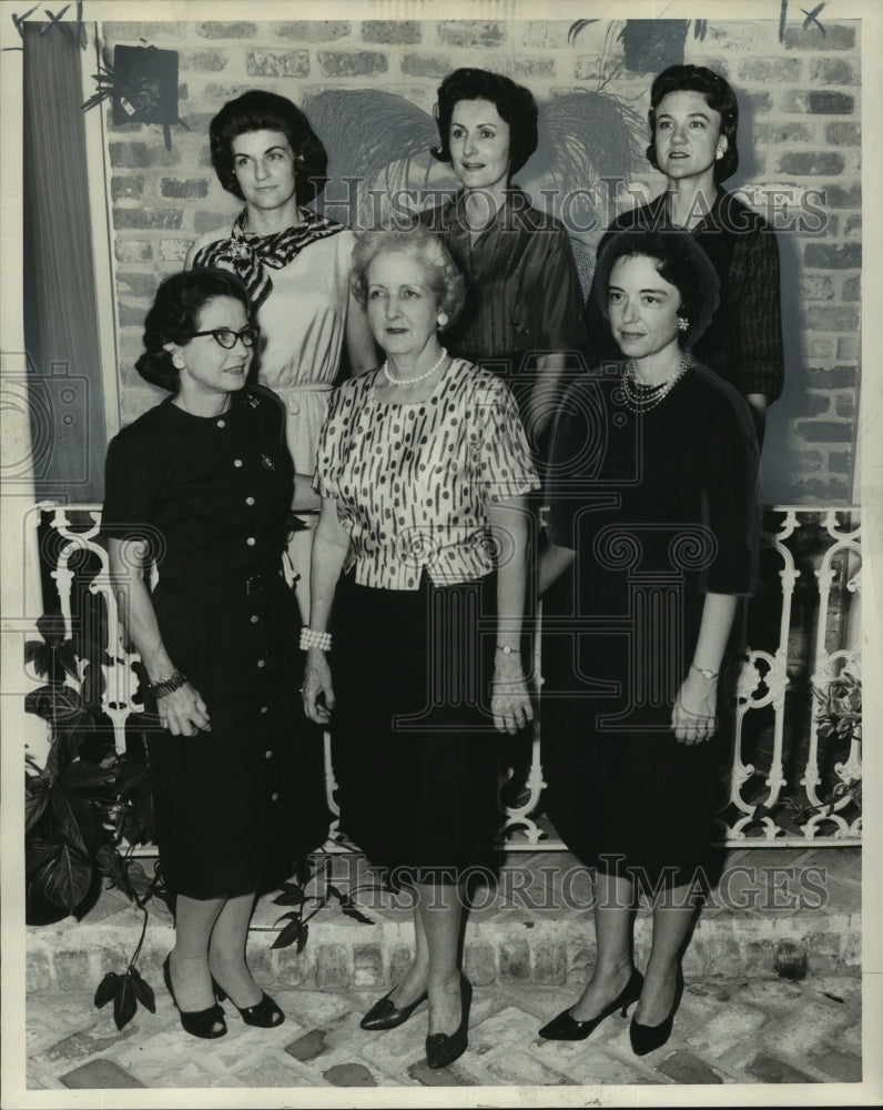 Load image into Gallery viewer, 1963 Press Photo New Officers of the Louisiana Chapter, DAR - noa87449
