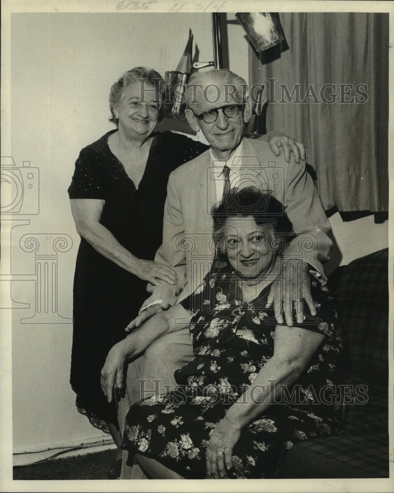 1973 Press Photo Cuban Refugees Arrive in New Orleans - noa87483- Historic Images