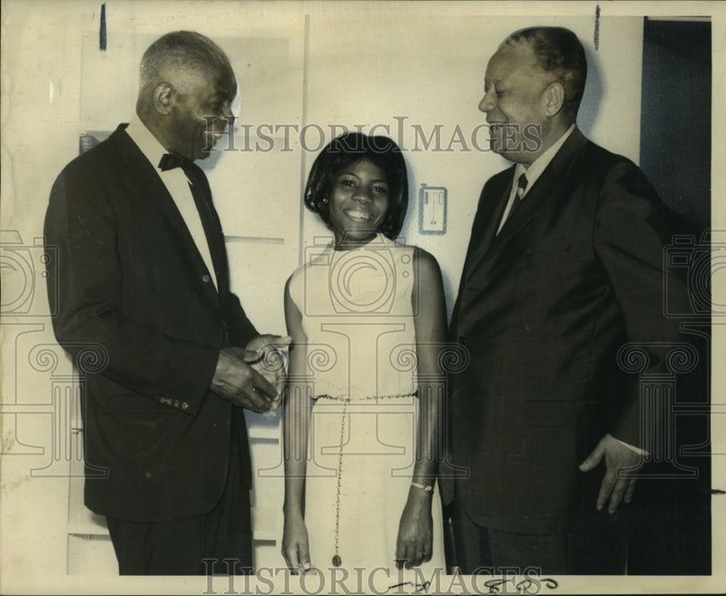 Load image into Gallery viewer, 1968 Press Photo Freshman convocation at Dillard University - noa87765
